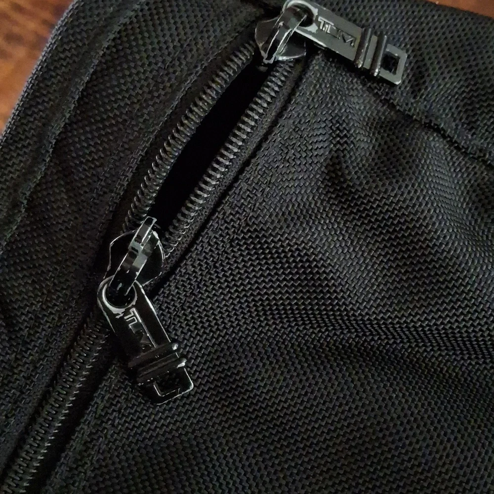 Tumi pre-loved Duffle Travel Bag Luggage